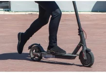 Πρόστιμο σε γυναίκα που οδηγούσε μεθυσμένη ηλεκτρικό πατίνι